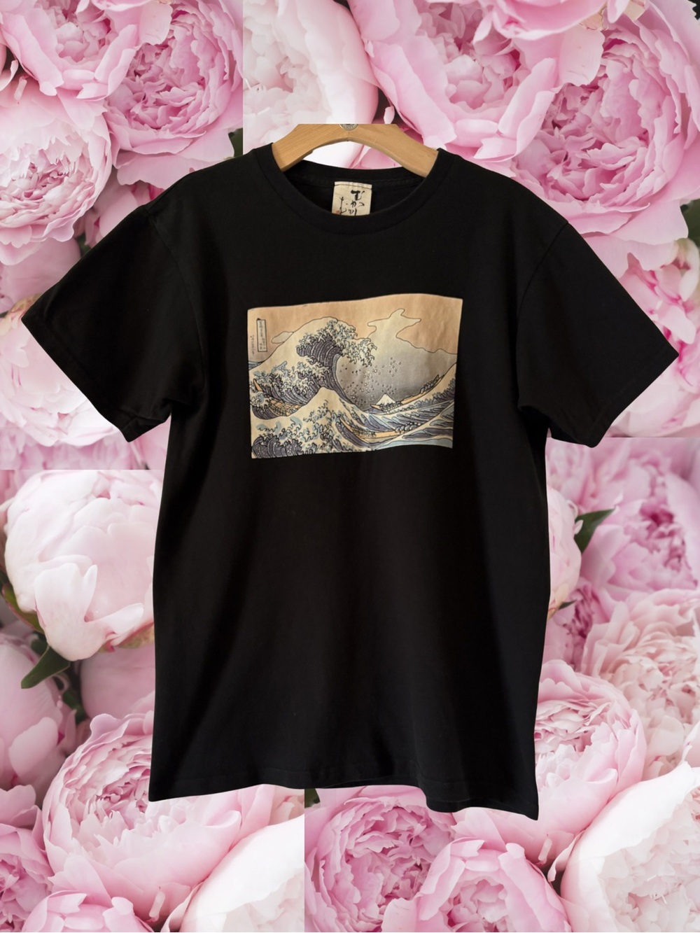 Mukashi Mukashi black cotton t-shirt with Hokusai print
